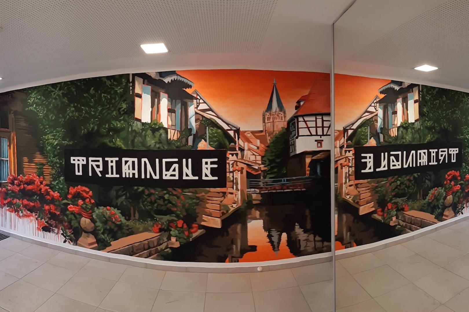 Fresque murale réalisée pour le promoteur immobilier NEXITY. Elle se situe dans le hall d’entré d’un bâtiment Rue du Chêne à Schiltigheim. La thématique est Strasbourg et sa région.